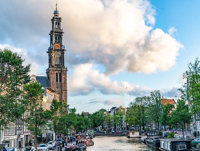https://pixabay.com/de/photos/amsterdam-kanal-westerkerk-uhrturm-4476104/