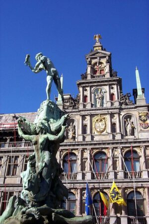 https://en.wikipedia.org/wiki/Grote_Markt_(Antwerp)#/media/File:Antwerp_-_by_Craig_Wyzik.jpg