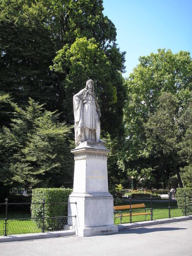 https://commons.wikimedia.org/wiki/Category:Henry_II,_Duke_of_Austria_in_statues#/media/File:Rathausplatz_Vienna_June_2006_168.jpg