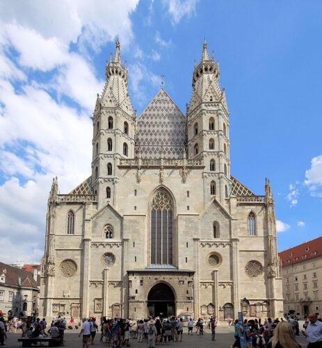 https://en.wikipedia.org/wiki/St._Stephen%27s_Cathedral,_Vienna#/media/File:Wien_-_Stephansdom_(3).JPG