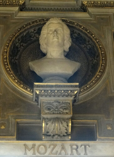 https://commons.wikimedia.org/wiki/Category:Busts_of_Wolfgang_Amadeus_Mozart#/media/File:Wiener_Opera_House_(8368776115).jpg