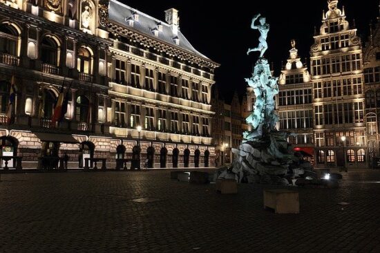 Grote Markt https://pixabay.com/de/photos/belgien-antwerpen-quadrat-statue-1506212/