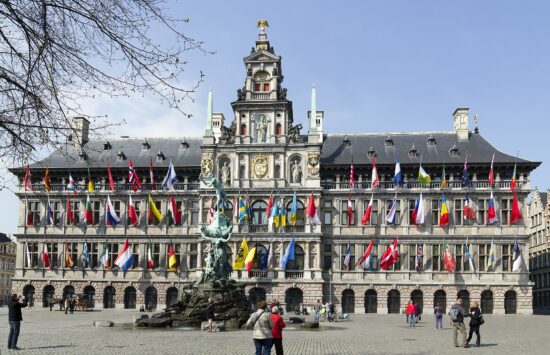 https://commons.wikimedia.org/wiki/Category:Antwerp_City_Hall#/media/File:Antwerpen_Stadthuis_20120406.jpg