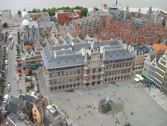 https://commons.wikimedia.org/wiki/Category:Antwerp_City_Hall#/media/File:Het_stadshuis_(The_city_hall).jpg