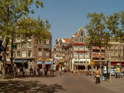 https://commons.wikimedia.org/wiki/Category:Rembrandtplein,_Amsterdam#/media/File:Amsterdam,_Rembrandtplein_2007-05-04_14.13.JPG