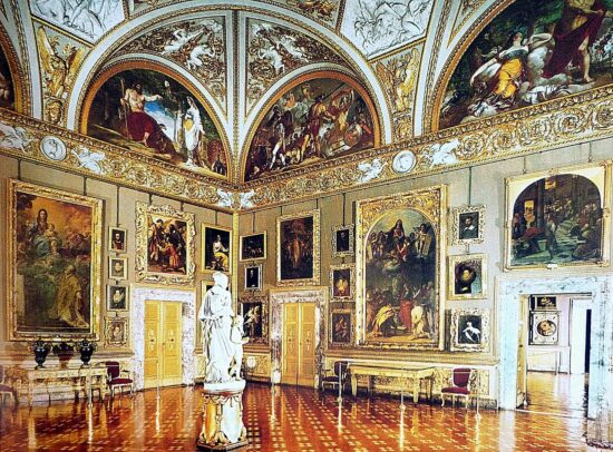https://commons.wikimedia.org/wiki/Category:Palazzo_Pitti#/media/File:Santa_Maria_Novella,_Firenze,_Italy_-_panoramio_(23).jpg