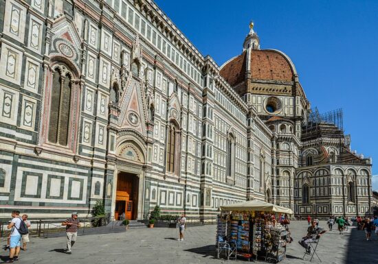 Piazza del Duomo https://pixabay.com/de/photos/dom-florenz-firenze-tuscany-1921665/