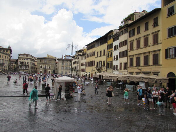 https://commons.wikimedia.org/wiki/Category:Piazza_Santa_Croce#/media/File:Piazza_Santa_Croce_din_Florenta3.jpg