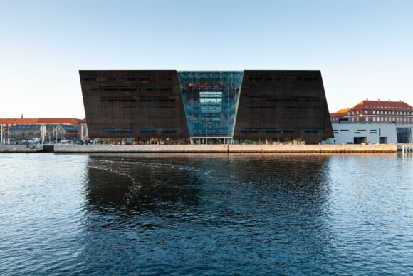 Royal Danish Library https://www.facebook.com/sortediamant/photos