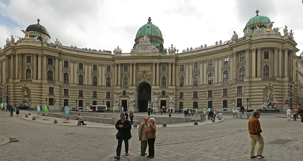 https://pixabay.com/de/photos/hofburg-wien-%C3%B6sterreich-architektur-101476/