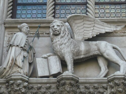 https://pixabay.com/de/photos/venedig-italien-lion-statue-406612/
