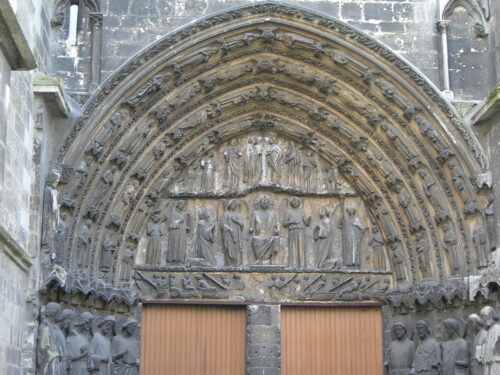 https://en.wikipedia.org/wiki/Bordeaux_Cathedral#/media/File:Tympan_et_voussures_de_la_porte_royale_de_la_cath%C3%A9drale_St_Andr%C3%A9_de_Bordeaux_(France)_1200-1250.jpg
