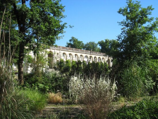 https://en.wikipedia.org/wiki/Jardin_botanique_de_Bordeaux#/media/File:Bordeaux,_France._Botanical_Garden_of_the_Jardin_Public._-_panoramio.jpg