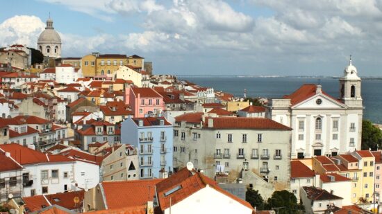https://pixabay.com/de/photos/lissabon-portugal-stadt-farbe-4329554/