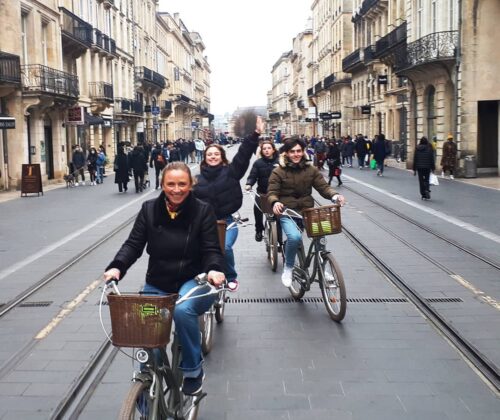 Cycle around Bordeaux https://fr.wikipedia.org/wiki/Place_du_Parlement_(Bordeaux)