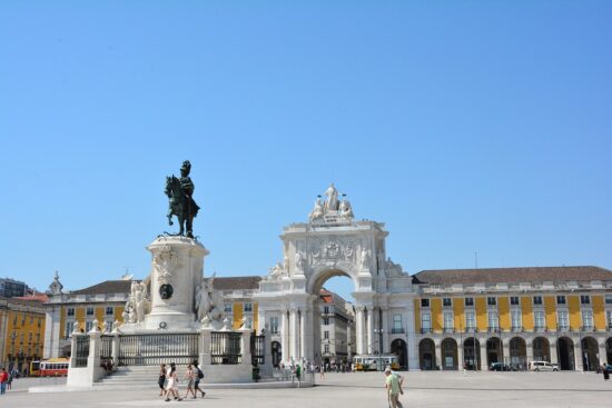 Walk the pretty streets of Baixa