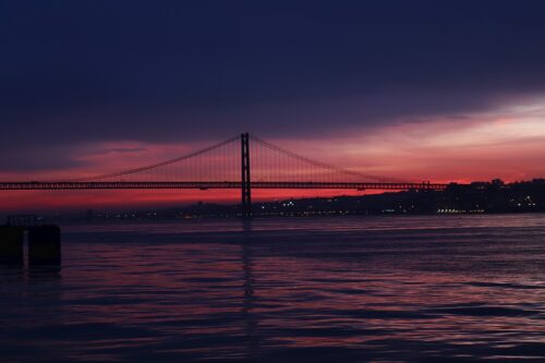 Vasco da Gama Bridge https://pixabay.com/de/photos/wasser-br%C3%BCcke-sonnenuntergang-3440408/