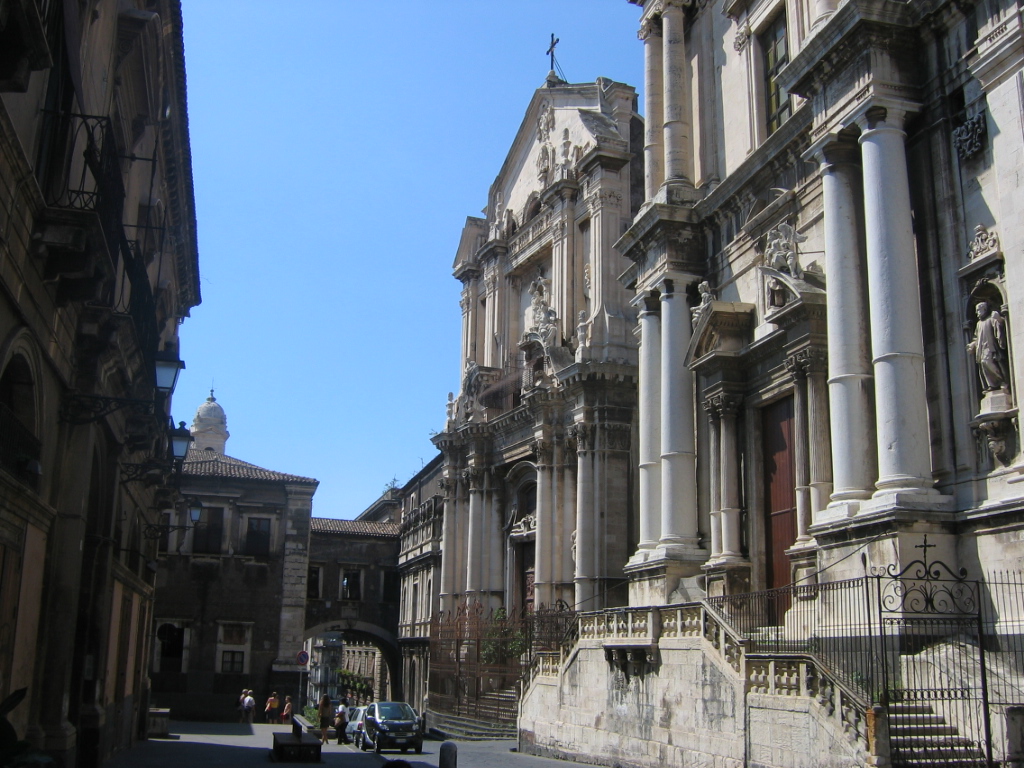 https://de.wikipedia.org/wiki/Via_dei_Crociferi_(Catania)#/media/Datei:Catane_Via_Crociferi.jpg
