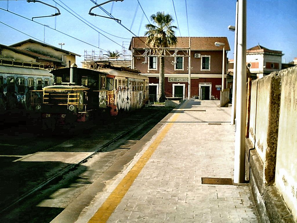https://commons.wikimedia.org/wiki/Category:Catania_Porto_train_station#/media/File:Catania_Porto_FCE.jpg