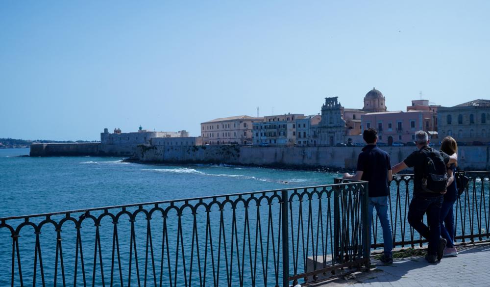 https://www.etnatribe.it/en/tour/14-siracusa-ortigia-and-noto.html?gclid=CjwKCAjw87SHBhBiEiwAukSeUW1N1YtzGeZ3ubHVWUat14LZEwJw5lFrOf0g3Tmkf61hWq7SutwD7RoCOpgQAvD_BwE