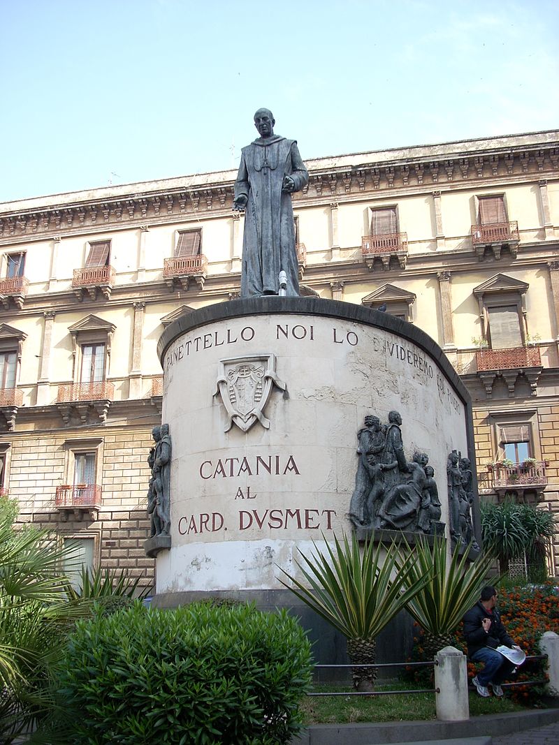 https://en.wikipedia.org/wiki/Giuseppe_Benedetto_Dusmet#/media/File:Catania_al_Cardinale_Dusmet_-_panoramio.jpg