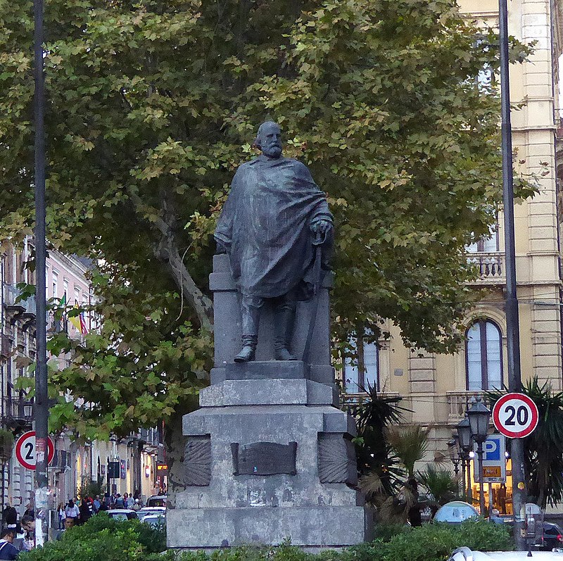 https://commons.wikimedia.org/wiki/Category:Monument_to_Giuseppe_Garibaldi_(Catania)#/media/File:Monumento_a_Garibaldi,_Catania,_Italia_-_panoramio.jpg