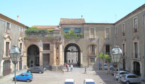 https://commons.wikimedia.org/wiki/Category:Palazzo_Biscari_(Catania)#/media/File:Palazzo_Biscari_2017-04-26d.jpg