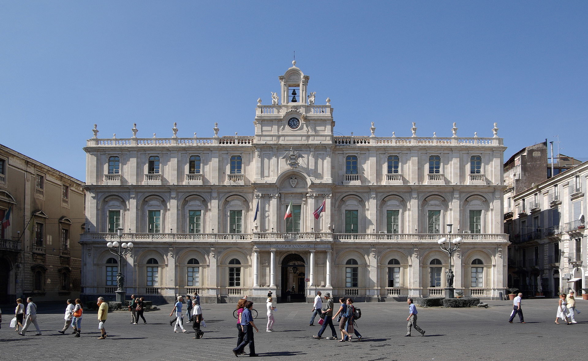 https://it.wikipedia.org/wiki/Palazzo_dell%27Universit%C3%A0_(Catania)#/media/File:Catania_BW_2012-10-06_11-26-20.JPG