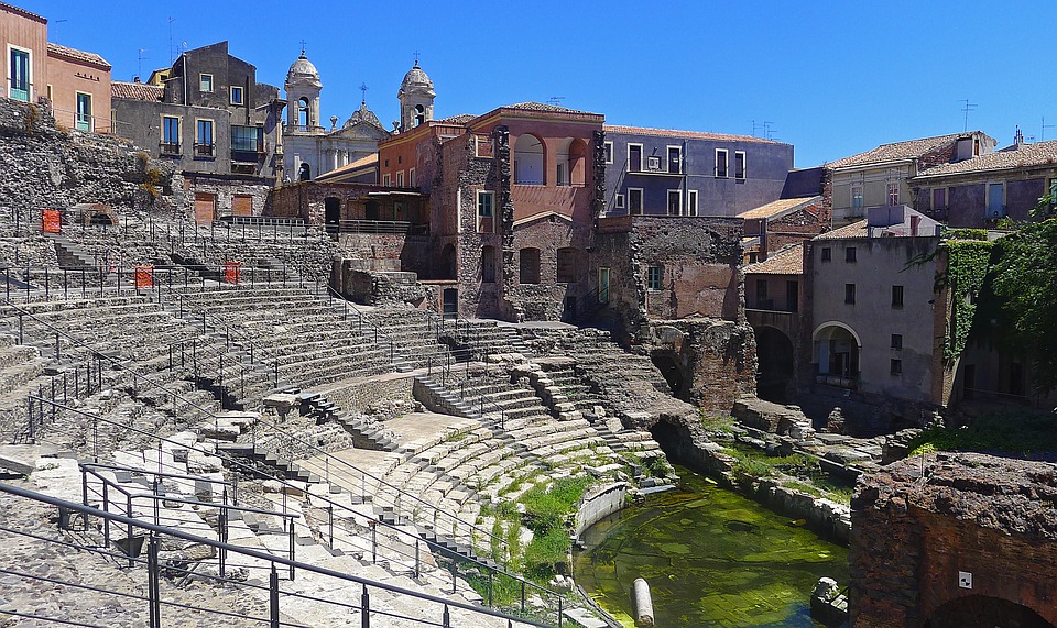 https://pixabay.com/de/photos/catania-teatro-romano-1769045/
