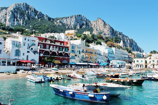 Visit the islands of the Gulf of Naples