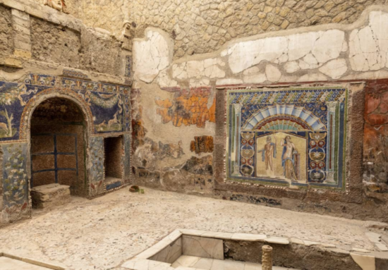 Explore Herculaneum. Photo by https://www.instagram.com/inti_runa_viajero/