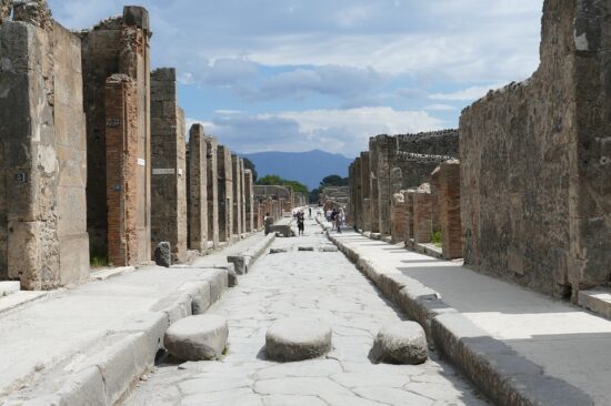 https://pixabay.com/de/photos/pompeji-italien-neapel-antike-2580680/