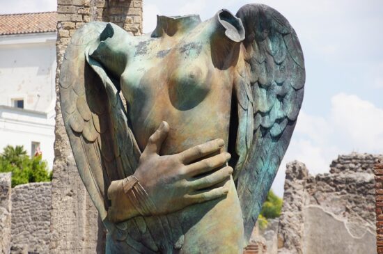 https://pixabay.com/de/photos/skulptur-italien-italienisch-statue-1797975/