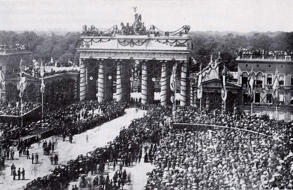 https://commons.wikimedia.org/wiki/Category:1871_in_Berlin#/media/File:Brandenburger_tor_1871.jpg