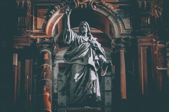 https://pixabay.com/de/photos/berliner-dom-skulptur-jesus-christus-3408348/
