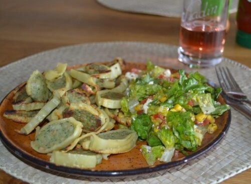 https://pixabay.com/de/photos/maultaschen-salat-mittagessen-233951/
