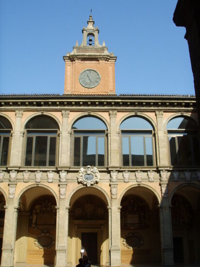 https://en.wikipedia.org/wiki/Archiginnasio_of_Bologna#/media/File:Bologna,_Archiginnasio_02.JPG