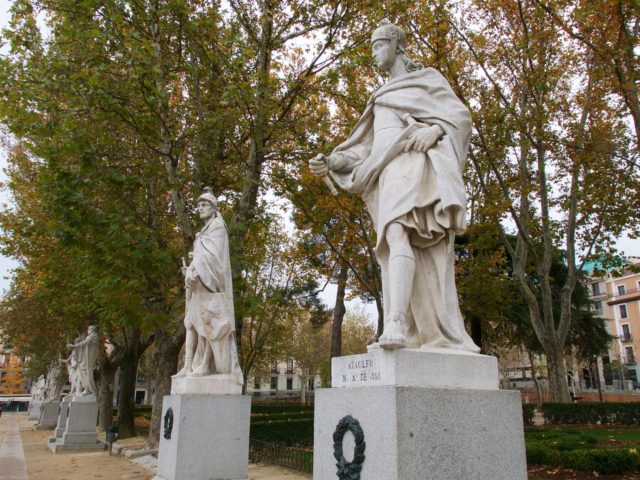 https://commons.wikimedia.org/wiki/Category:Statue_of_Ata%C3%BAlfo,_Madrid#/media/File:Gothic_kings_at_Plaza_de_Oriente_myspanishexperience_com.jpg