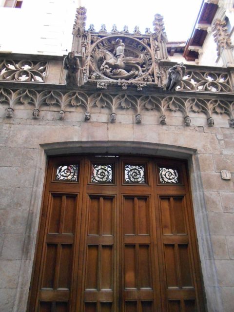 https://ca.wikipedia.org/wiki/Arquitectura_de_Barcelona#/media/Fitxer:Generalitat_g%C3%B2tic.jpg