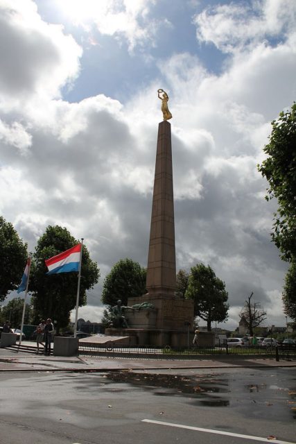 https://commons.wikimedia.org/wiki/Category:Monument_du_souvenir_G%C3%ABlle_Fra#/media/File:Uewerstad,_L%C3%ABtzebuerg,_Luxembourg_-_panoramio_(10).jpg