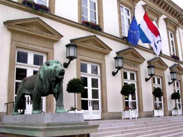 https://en.wikipedia.org/wiki/Luxembourg_City_Hall#/media/File:Luxembourg_hotel_de_ville.jpg