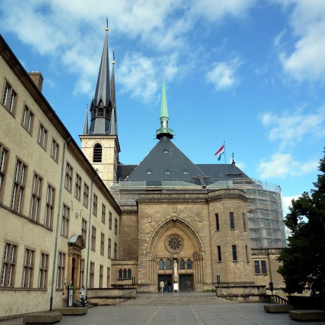 https://en.wikipedia.org/wiki/Notre-Dame_Cathedral,_Luxembourg#/media/File:Luxembourg_-_panoramio_(20).jpg