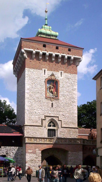 https://en.wikipedia.org/wiki/St._Florian%27s_Gate#/media/File:Brama_florianska.jpg