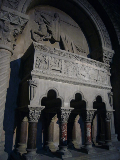 https://commons.wikimedia.org/wiki/Category:Tomb_of_Ramon_Berenguer_III_and_IV#/media/File:Sepulcre_de_Ramon_Berenguer_IV_amb_suposades_despulles_de_Ramon_Berenguer_III.JPG