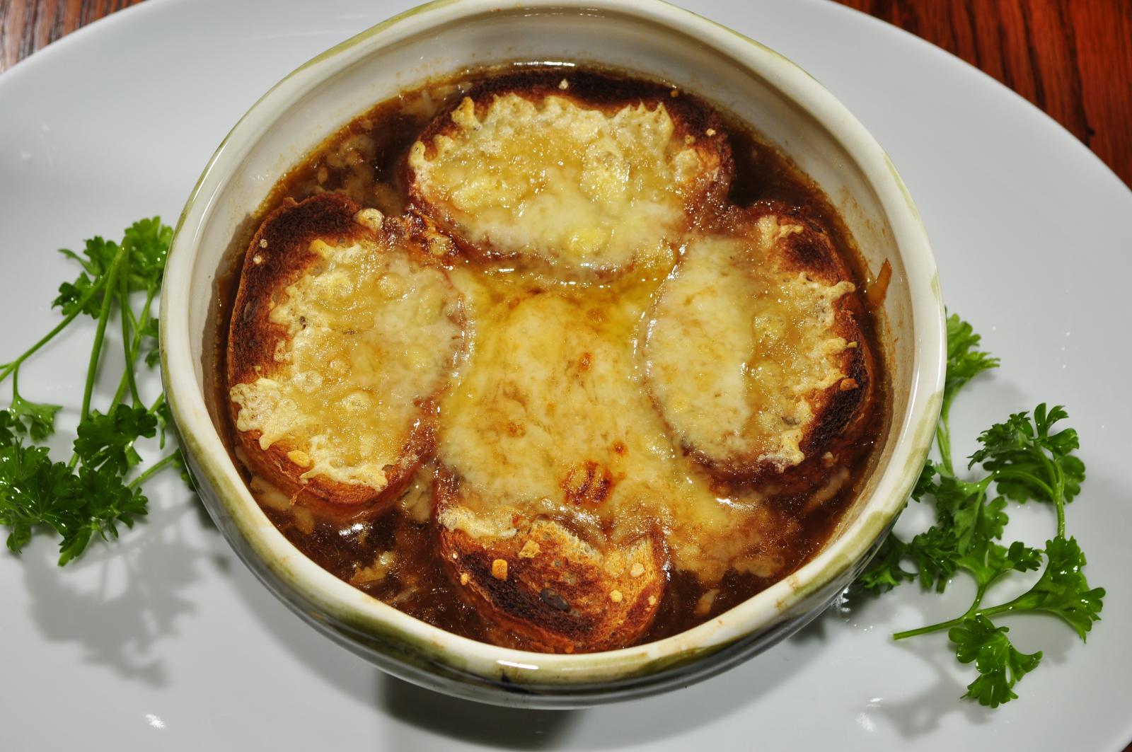 Soupe à l’oignon (French Onion Soup)