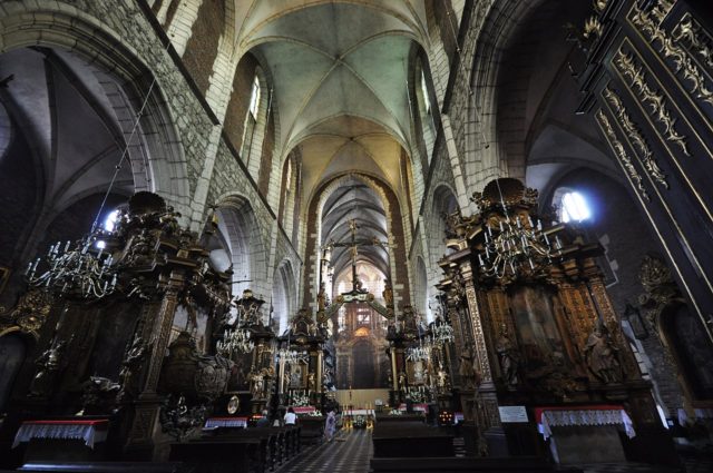 https://en.wikipedia.org/wiki/Corpus_Christi_Basilica#/media/File:Corpus_Christi_Basilica_Krakow_Poland.jpg