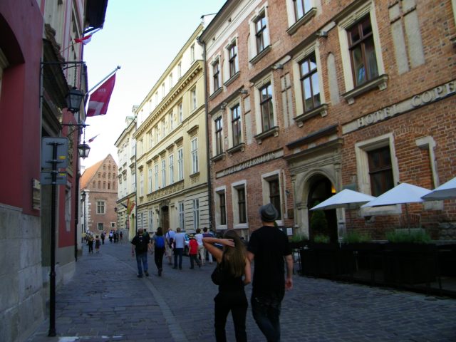 https://commons.wikimedia.org/wiki/File:Ulica_Kanonicza_w_Krakowie.jpg