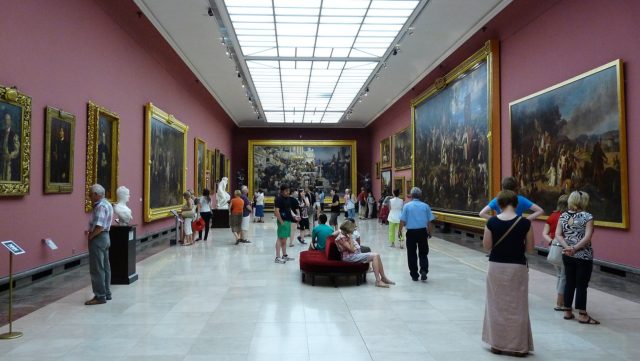 https://commons.wikimedia.org/wiki/Category:Interior_of_the_Gallery_of_19th-Century_Polish_Art_in_the_Sukiennice#/media/File:Galeria_sztuki_polskiej_XIX_wieku_w_Sukiennicach_-_Muzeum_Narodowe_-_panoramio_(18).jpg