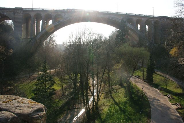 https://commons.wikimedia.org/wiki/Category:Adolphe_Bridge#/media/File:A_bridge_in_luxsenburug_-_panoramio.jpg