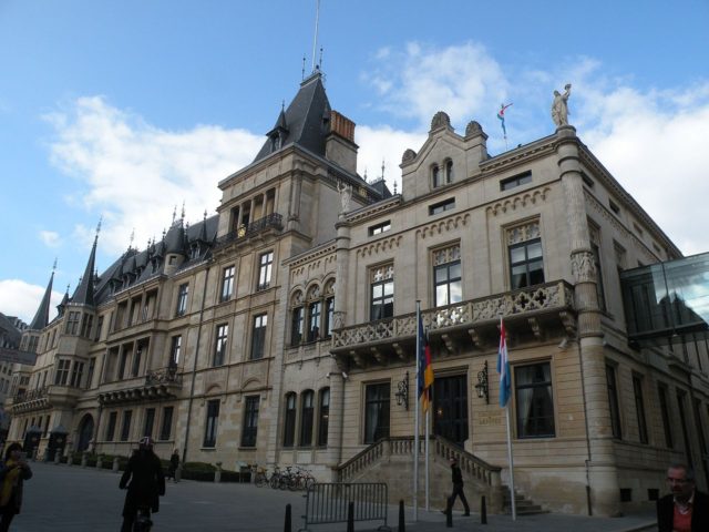 Palais Grand-Ducal https://commons.wikimedia.org/wiki/Category:Grand_Ducal_Palace_(Luxembourg)#/media/File:Grand_Ducal_Palace_(Luxembourg)_005.JPG